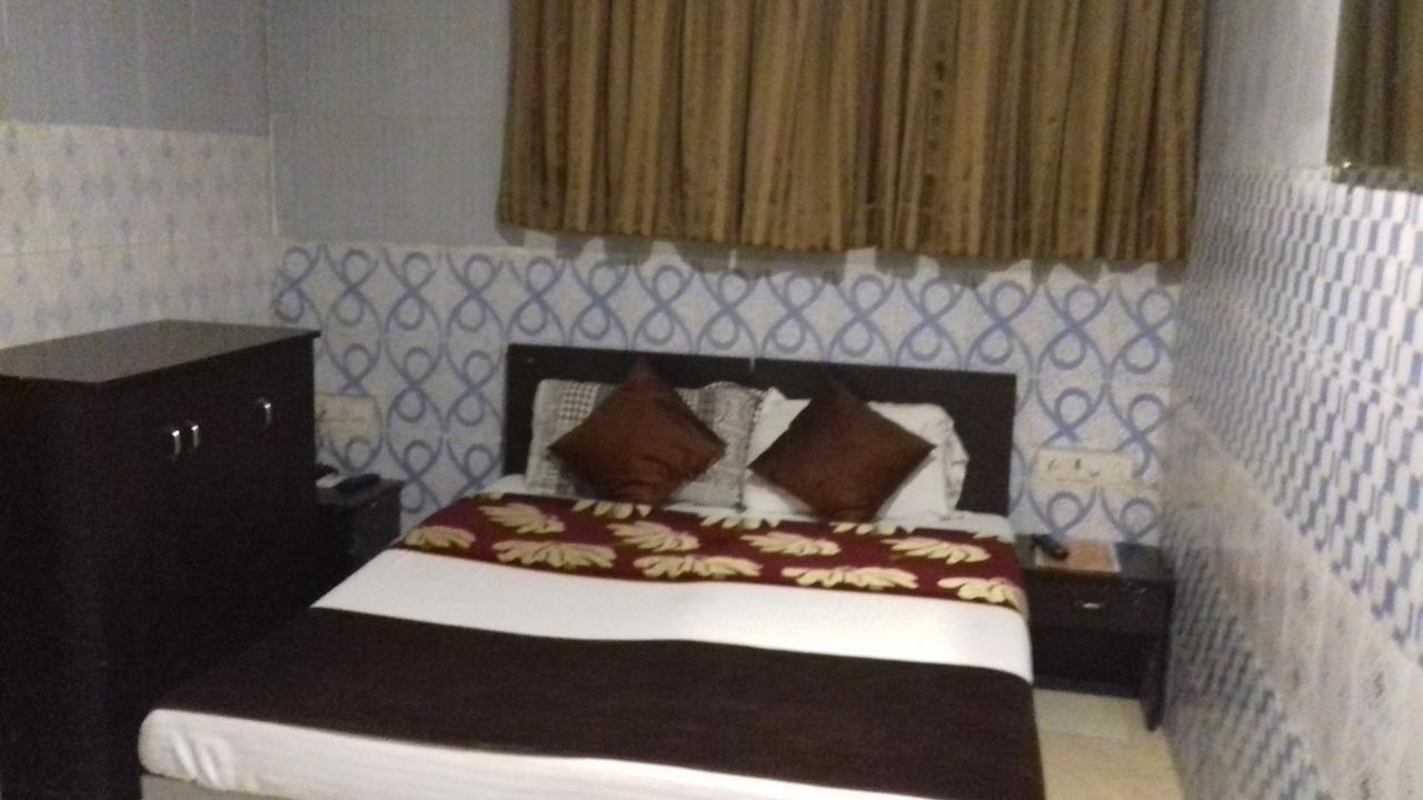 Hotel Majesty Palace 뭄바이 외부 사진